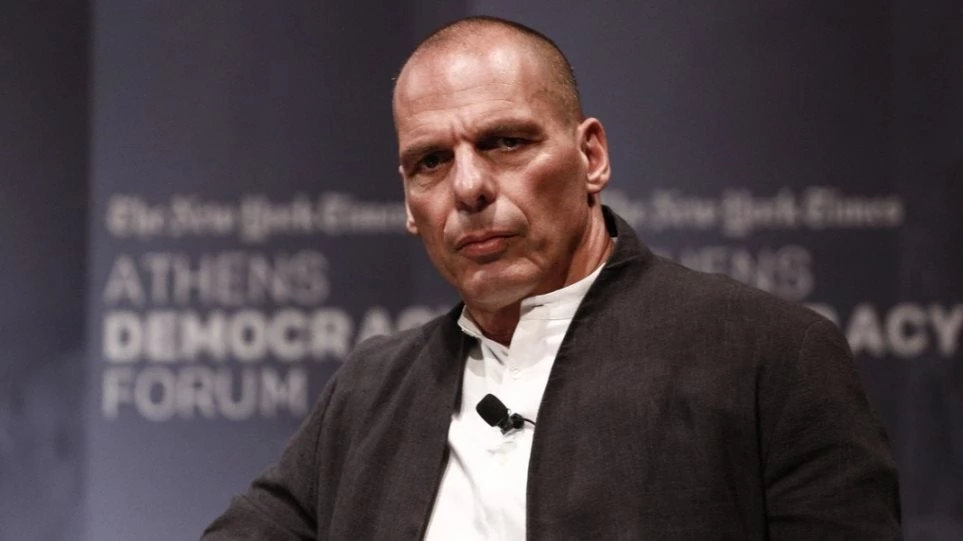 Βαρουφάκης: Κιτς αρχαιολαγνική αφήγηση το διάγγελμα Τσίπρα για την έξοδο